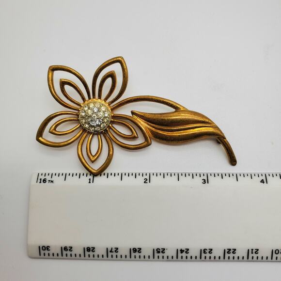 Metal Flower Power Brooch Large Gold Tone Rhinestones 3 1/2" Modernist Vintage - Picture 5 of 6
